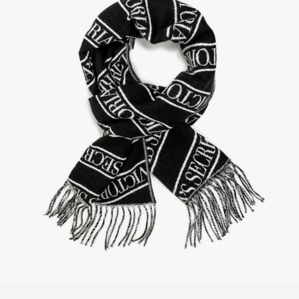 Victoria's Secret NWT Monochrome Logo Scarf
